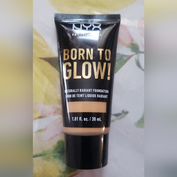 NWT NYX Born To Glow Naturally Radiant Foundation - Picture 3 of 4